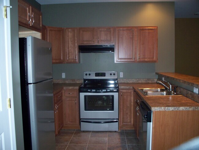 Foto del edificio - 3400 E River Rd