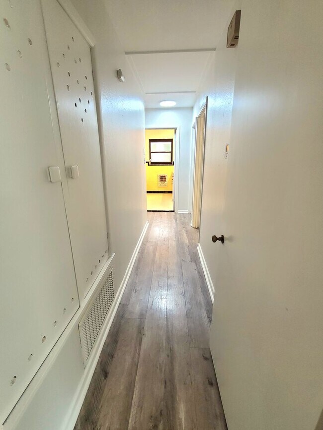 Foto del edificio - 2315 Pine Crest Dr