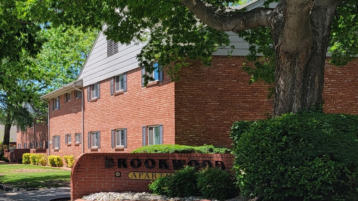 Entrada 1 - Brookwood Apartments