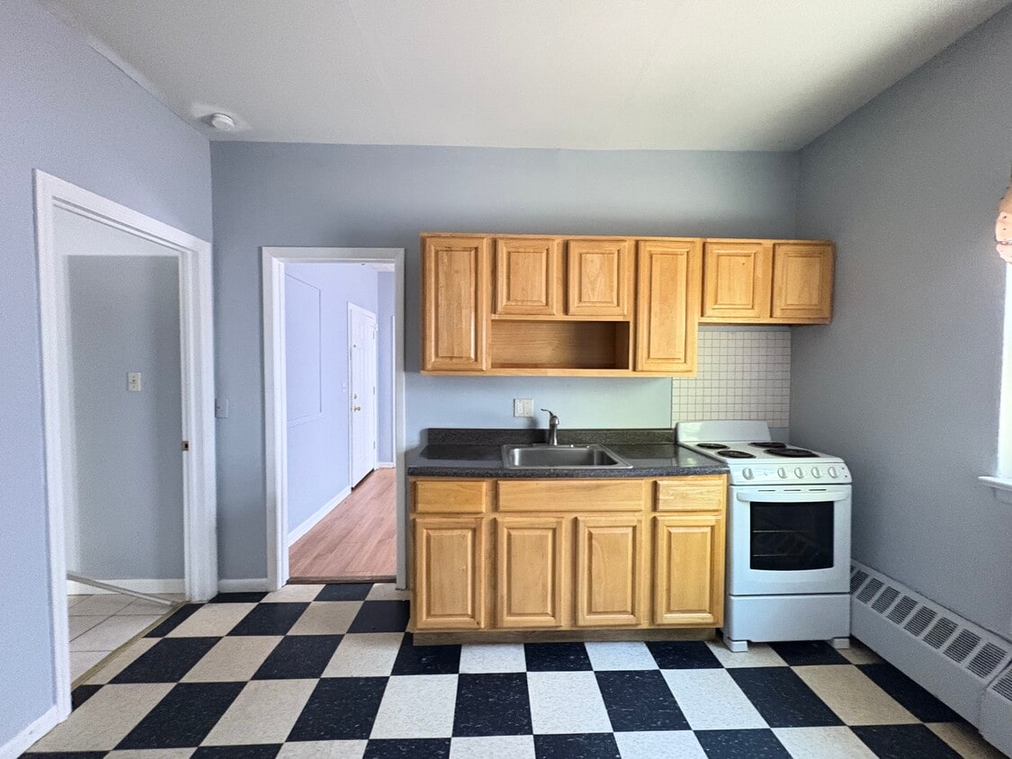 Primary Photo - 765 Grove St