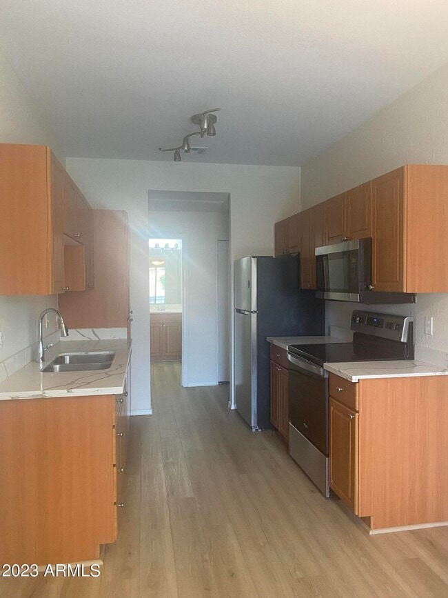 Foto del edificio - 9600 N 96th St