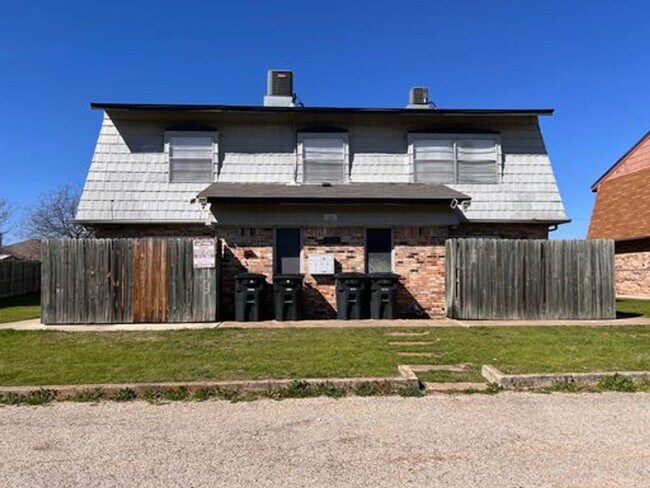 Building Photo - 1303 Wales Dr
