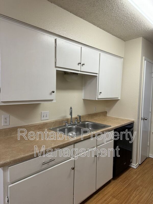 Building Photo - 3720 Cibolo Dr