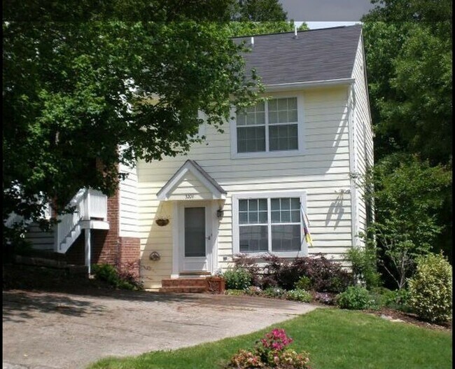 Charming 3 bed/3.5 bath townhouse - 5204 Laurel Bridge Dr SE
