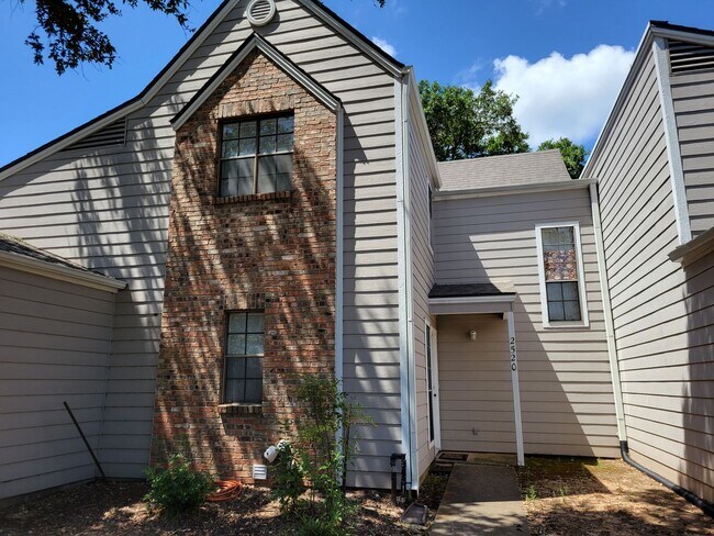Building Photo - College Station 2 bedrooms - 1.5 baths nea...