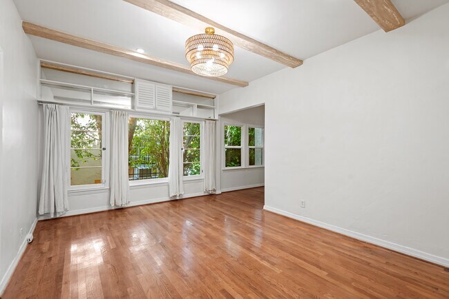 Foto del edificio - 340 N Oakhurst Dr