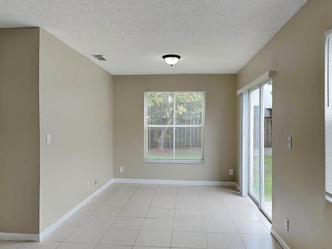 Foto del edificio - 3366 Bonito Ln