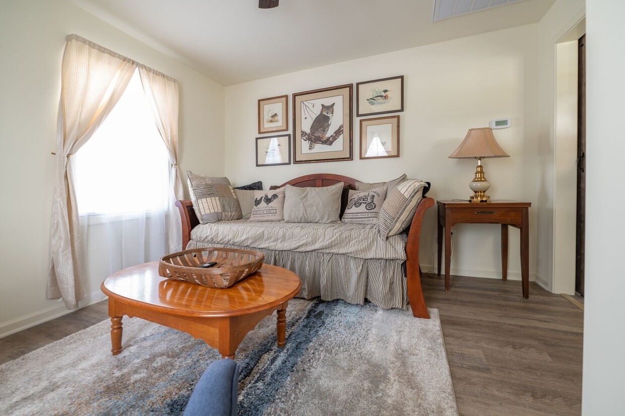 Primary Photo - Cozy Charm and Modern Comfort! Fully Renov...