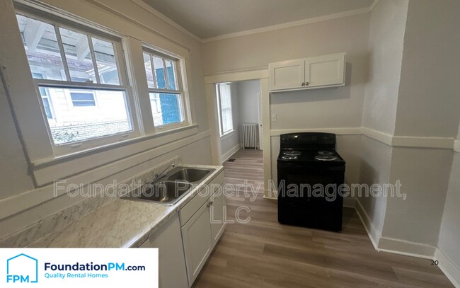 Building Photo - 2092 E McLemore Ave