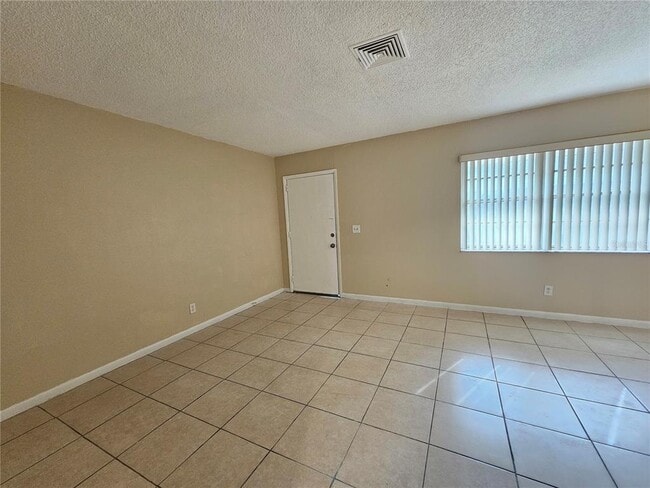 Building Photo - 201 Northwest Jefferson Cir N