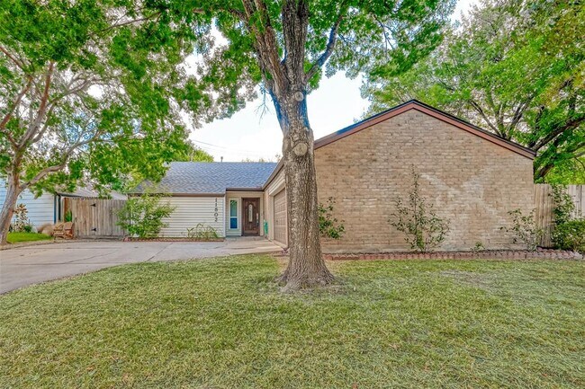 Foto del edificio - 11802 Poplar Creek Dr