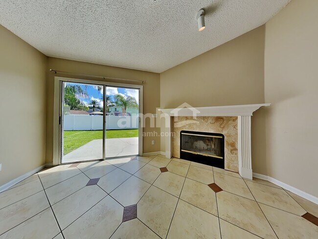 Building Photo - 364 Summit Dr