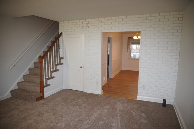 Foto del edificio - 137 Riverthorn Rd