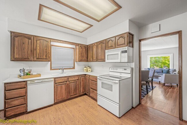 Foto del edificio - Charming Bungalow in Overlook neighborhood...
