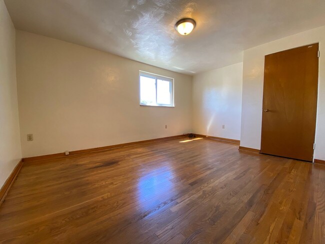Foto del edificio - Outstanding Two Bedroom in Cheswick! Centr...