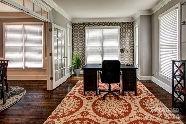 Foto del edificio - 10400 Orchid Hill Ln