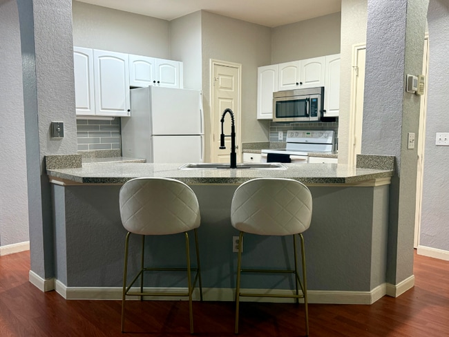 Photo - 860 N Orange Ave Apartment