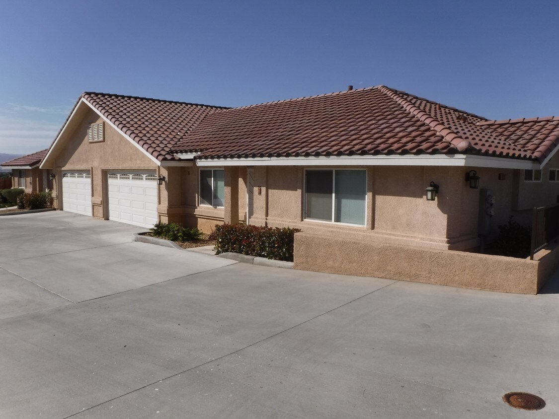 Building Photo - 4 Unit Multifamily