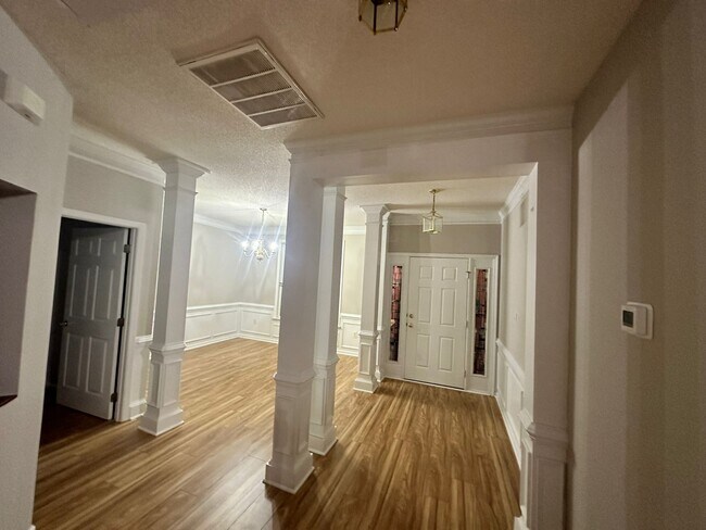 Foto del edificio - 5442 Fuller Dr