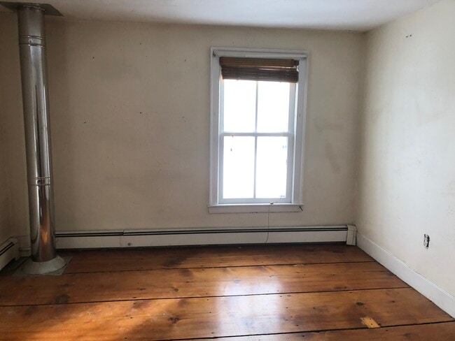 Bedroom 1 - 21 Seminary St