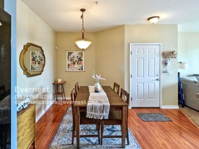 Foto del edificio - Comfortable 2-Bedroom Condo Living with Po...