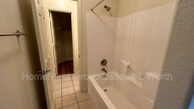 Foto del edificio - 4814 Spring Ave