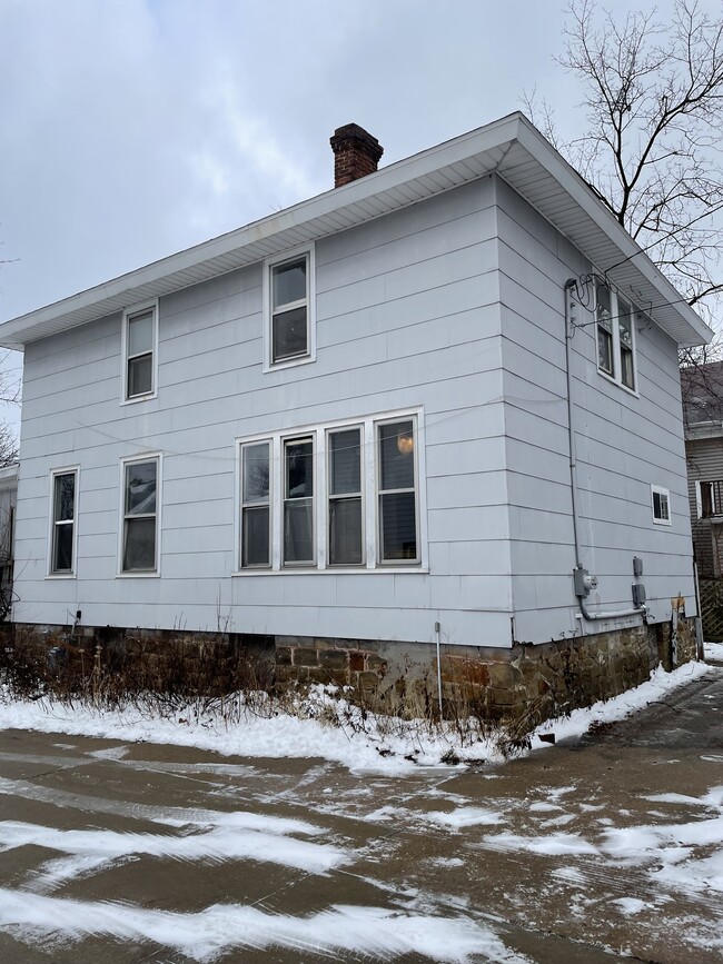 Building Photo - 1729 Church St