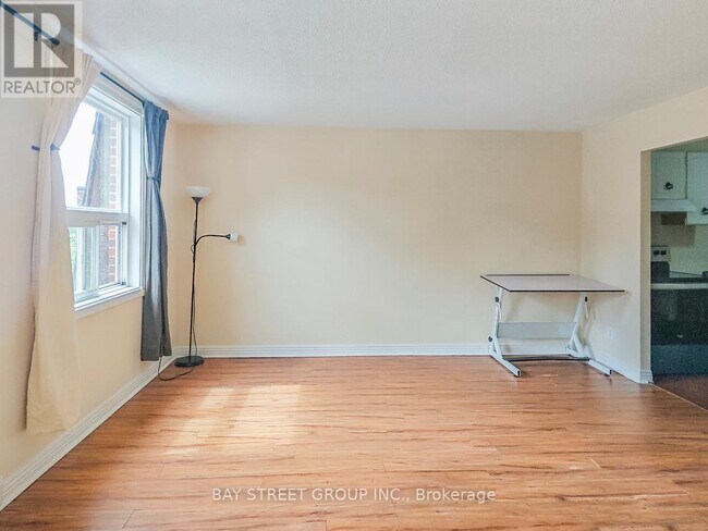 Photo du bâtiment - 5130A Dundas St W