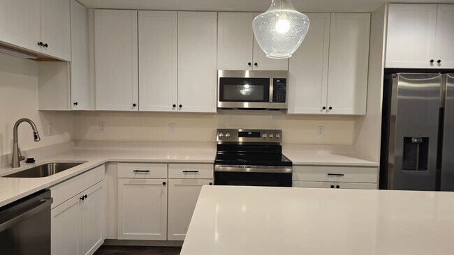 Building Photo - 425 Sunset Hollow Drive