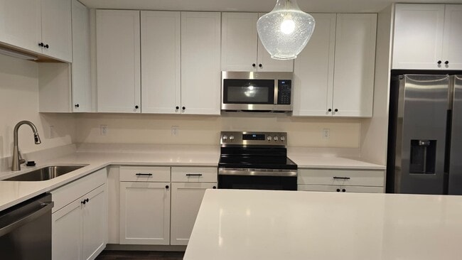 Foto del edificio - 425 Sunset Hollow Drive