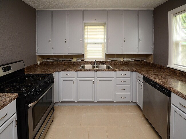 Building Photo - 1029 N 33rd St