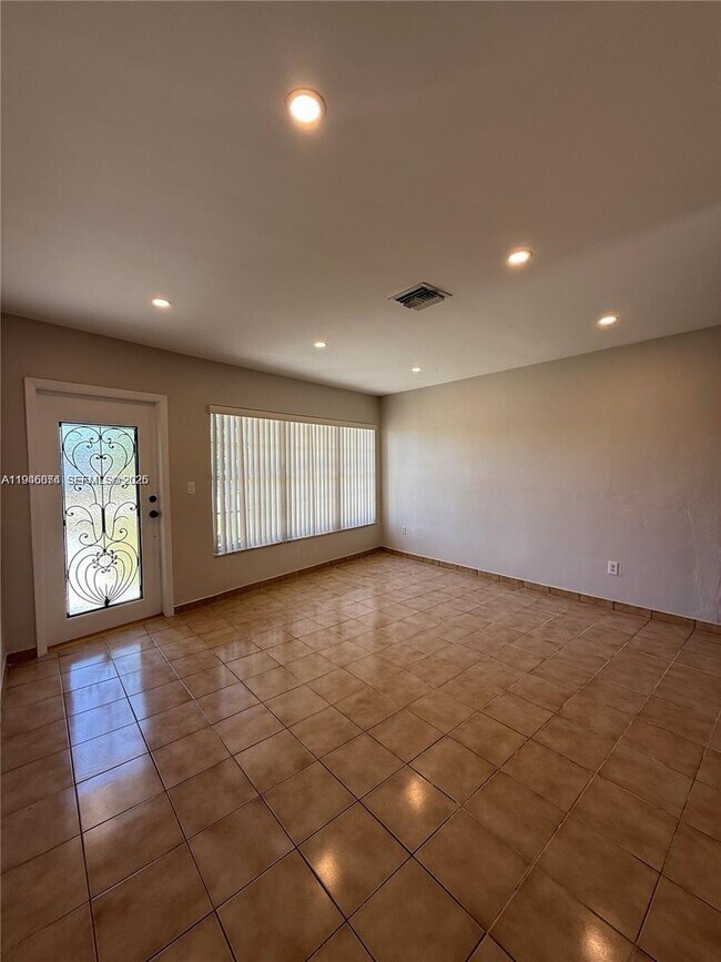 Foto del edificio - 11325 NW 59th Ct