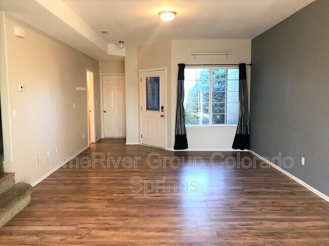 Building Photo - 691 Hailey Glenn View