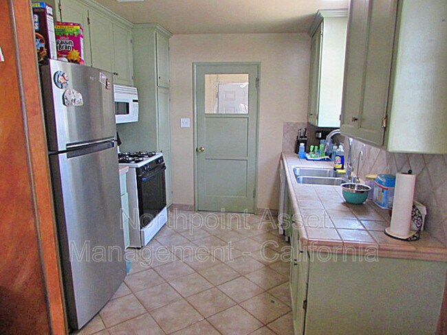 Foto del edificio - 326 E Wilson St