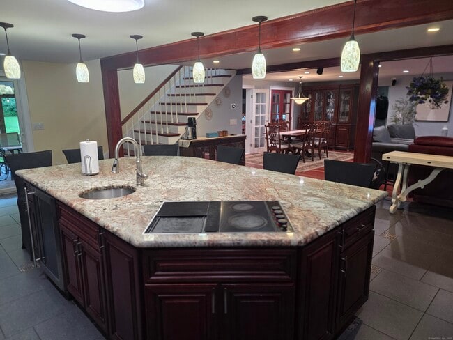 Foto del edificio - 913 Pleasant Valley Rd