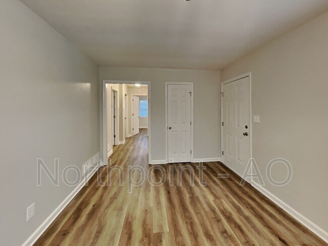 Building Photo - 1560 Woodland Cir SE