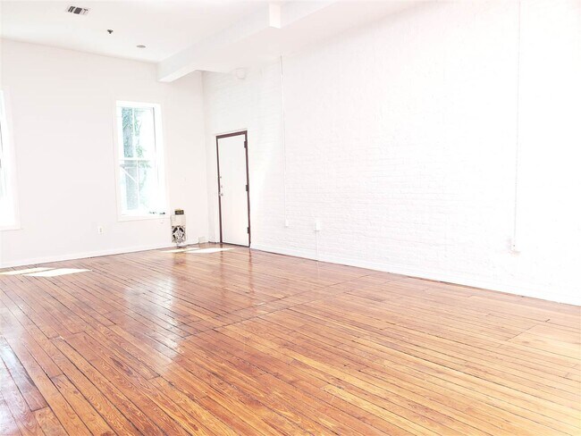 Building Photo - 1426 Willow Ave