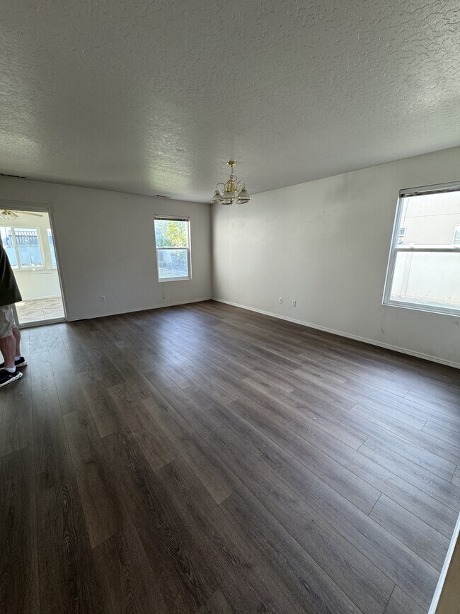 Building Photo - 306 W Wood Owl Dr