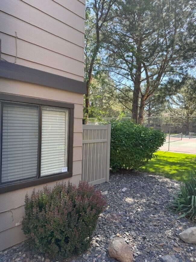 Foto del edificio - Beautiful 1 bed 1.5 Bath Condo in The Vill...
