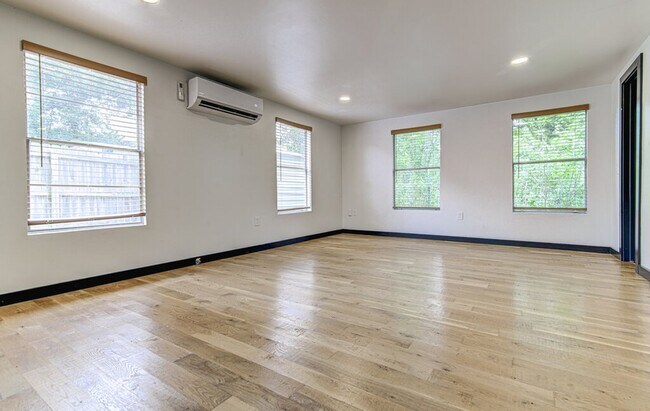 Foto del edificio - 1711 Brentwood St