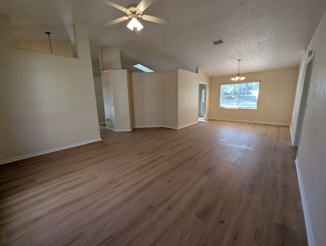 Building Photo - Hamilton Pond single family home