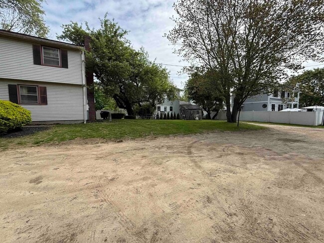 Building Photo - 18 Myrica Ave