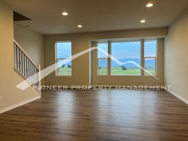 Foto del edificio - Modern 3-Bed + Office. Multi-Level Townhou...