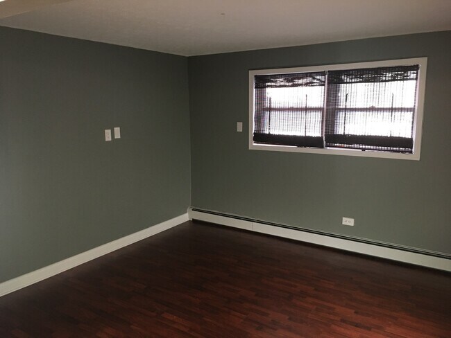 Building Photo - 5818 S Archer Ave