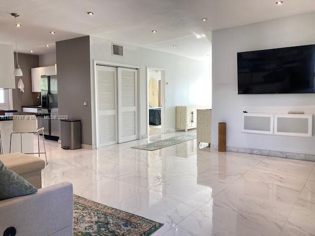 Foto del edificio - 7845 NE Bayshore Ct