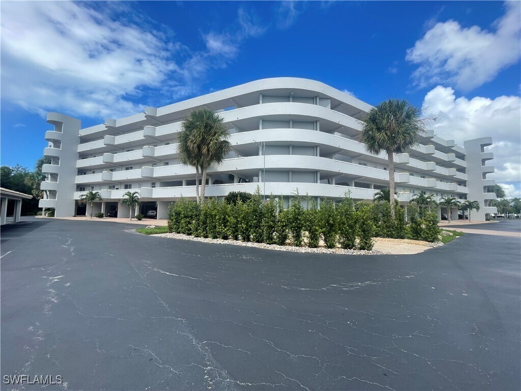 Primary Photo - 12945 Vanderbilt Dr