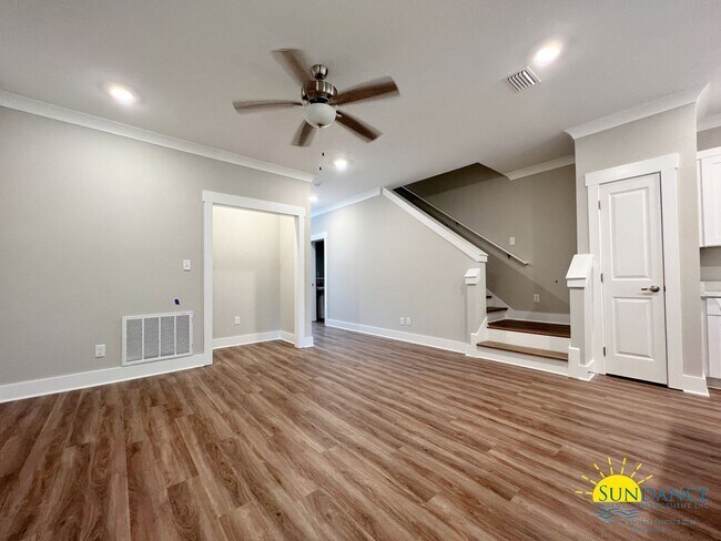 Foto del edificio - Beautiful 3 Bedroom 2.5 Bathroom Townhome with Garage!