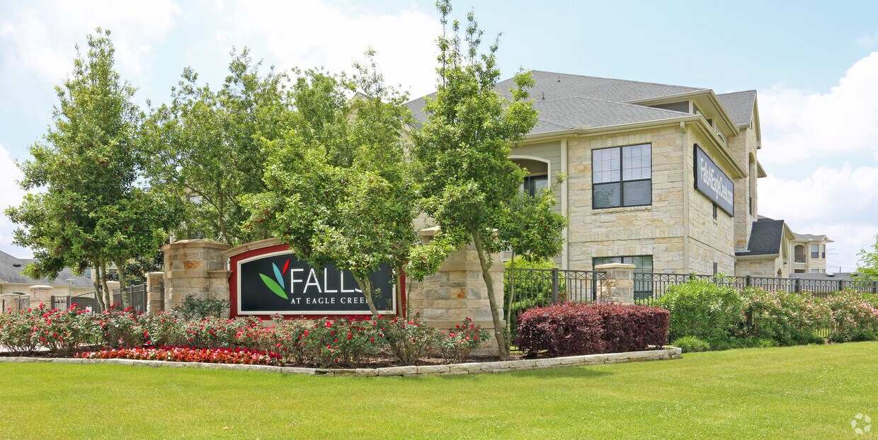 Falls at Eagle Creek Apartments in Humble, TX