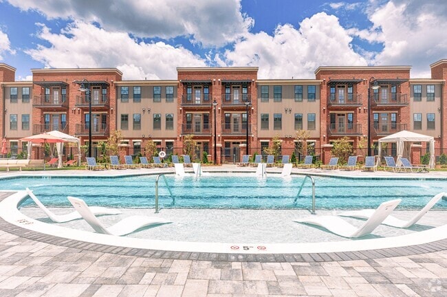 Resort-style Swimming Pool and Deck - Argento at Oakland Springs Apartments