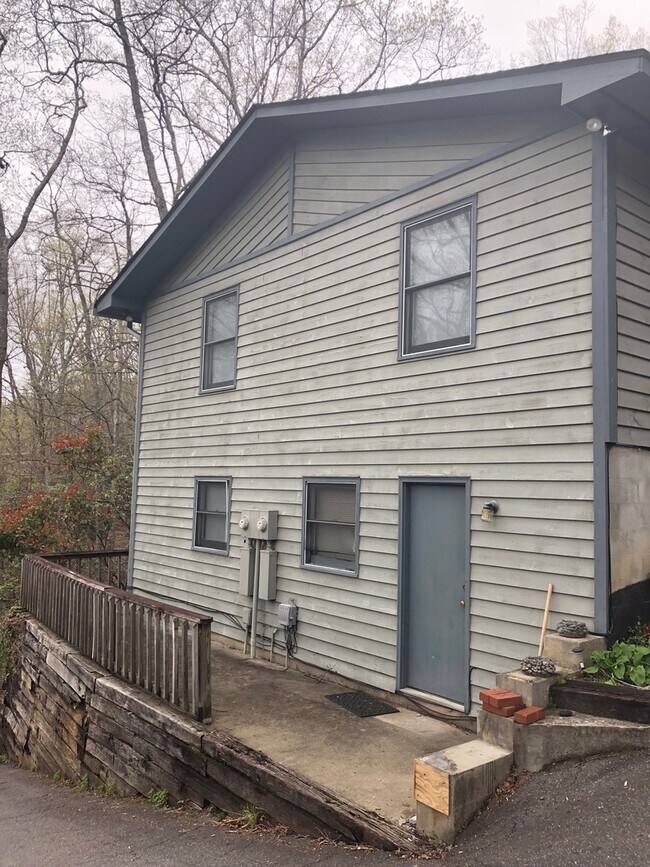 Foto del edificio - **Montreat SCHOOL YEAR RENTAL** AVAILABLE MID-AUGUST TO MID-MAY